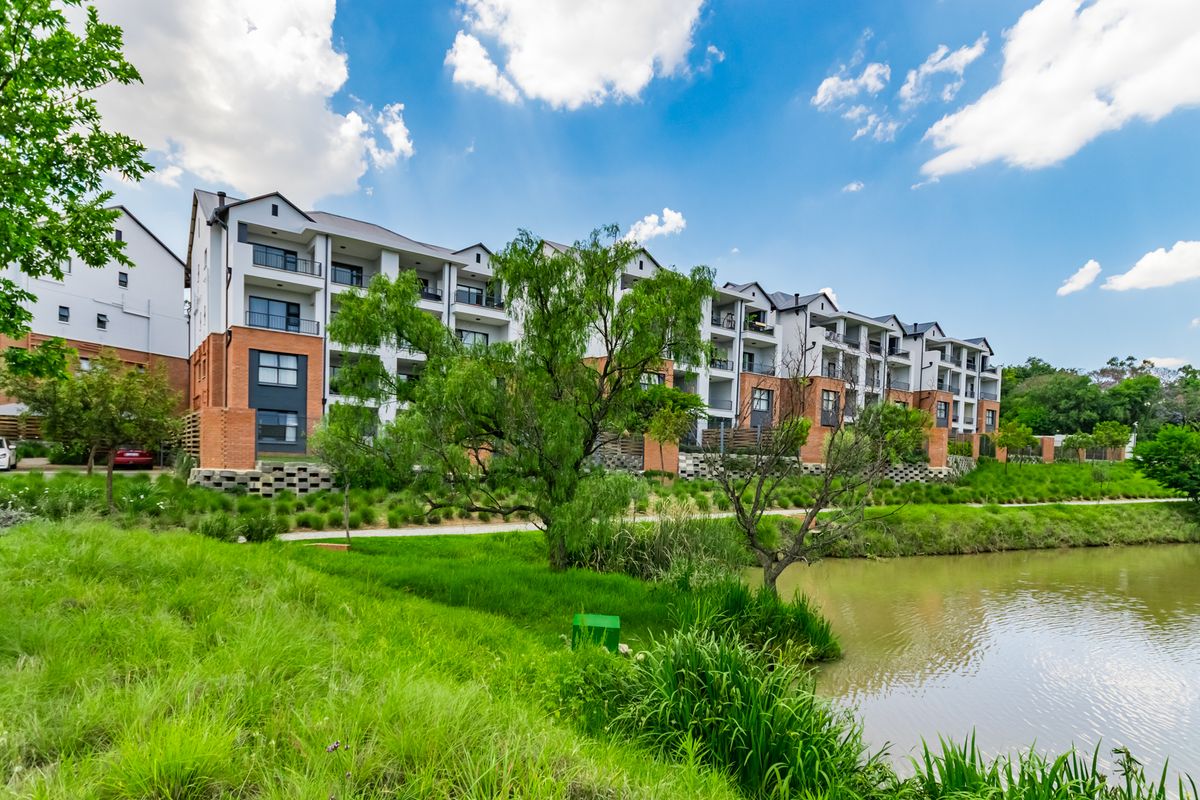 Immaculate 2 bedroom Penthouse Apartment for sale in Linbro Park, Sandton - Photo 2