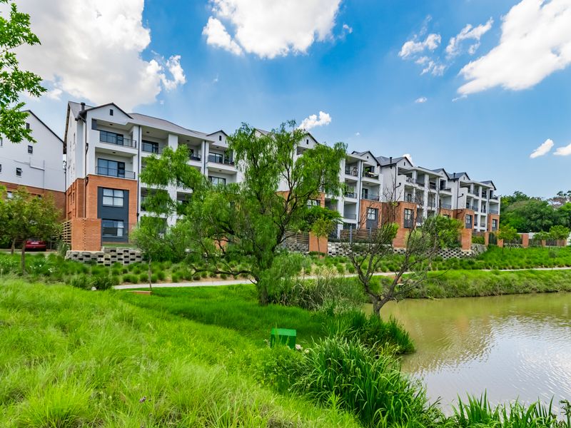 Immaculate 2 bedroom Penthouse Apartment for sale in Linbro Park, Sandton - Photo 2