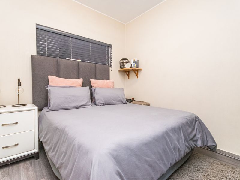 Two bedroom Two bathroom garden unit for sale in Waterfall Ridge, Midrand - Photo 9