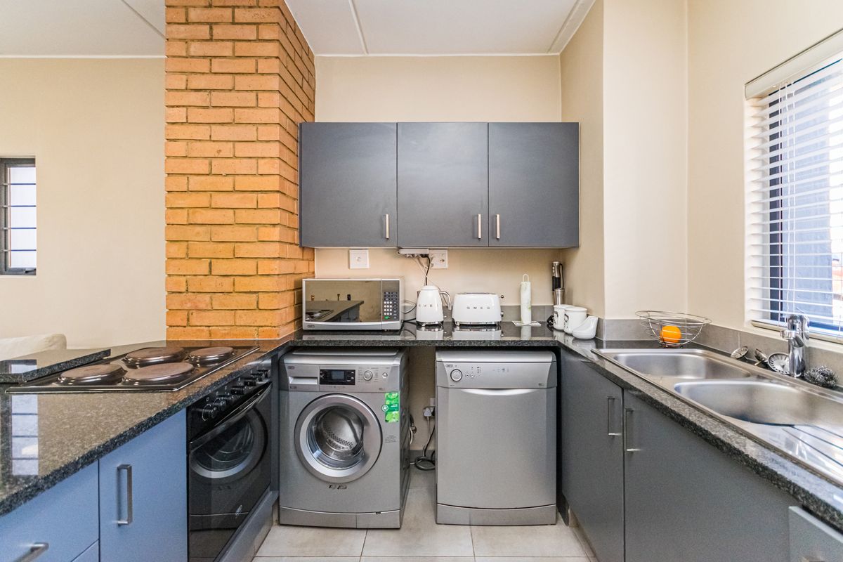 Two bedroom Two bathroom garden unit for sale in Waterfall Ridge, Midrand - Photo 4
