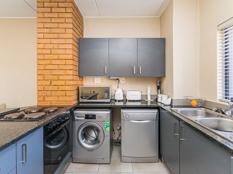 Two bedroom Two bathroom garden unit for sale in Waterfall Ridge, Midrand - Photo 4