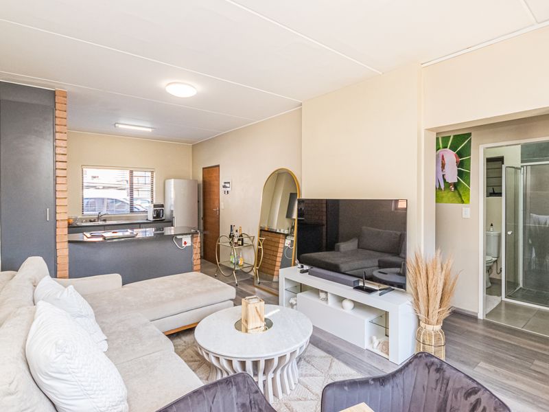 Two bedroom Two bathroom garden unit for sale in Waterfall Ridge, Midrand - Photo 8