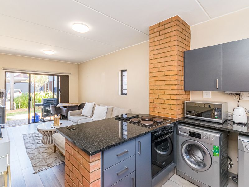 Two bedroom Two bathroom garden unit for sale in Waterfall Ridge, Midrand - Photo 7