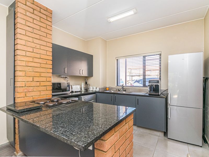 Two bedroom Two bathroom garden unit for sale in Waterfall Ridge, Midrand - Photo 6