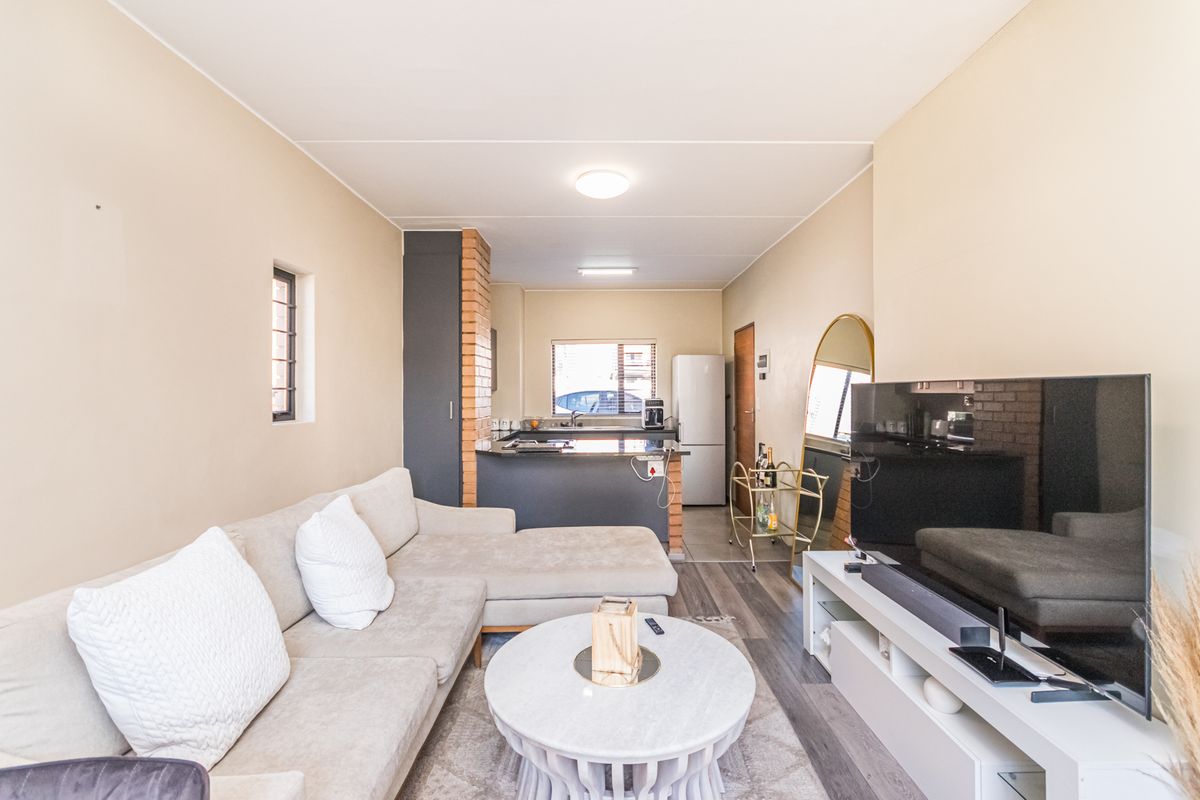 Two bedroom Two bathroom garden unit for sale in Waterfall Ridge, Midrand - Photo 5