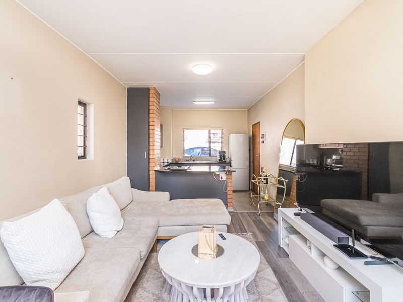 Two bedroom Two bathroom garden unit for sale in Waterfall Ridge, Midrand - Photo 5