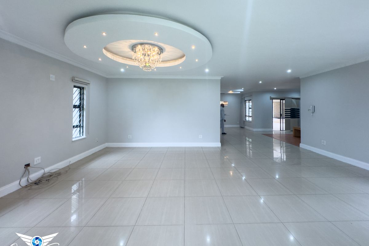 A Refined 5-Bedroom Sanctuary in Prestigious Muswell Hill!!! - Photo 5
