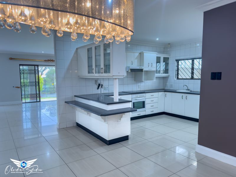 A Refined 5-Bedroom Sanctuary in Prestigious Muswell Hill!!! - Photo 9
