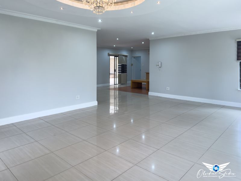 A Refined 5-Bedroom Sanctuary in Prestigious Muswell Hill!!! - Photo 8