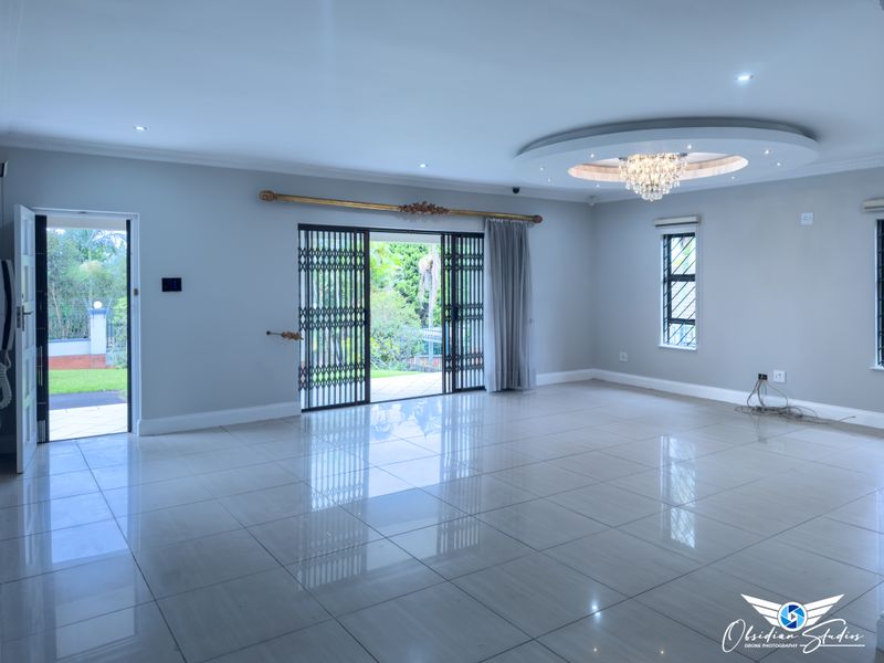 A Refined 5-Bedroom Sanctuary in Prestigious Muswell Hill!!! - Photo 7