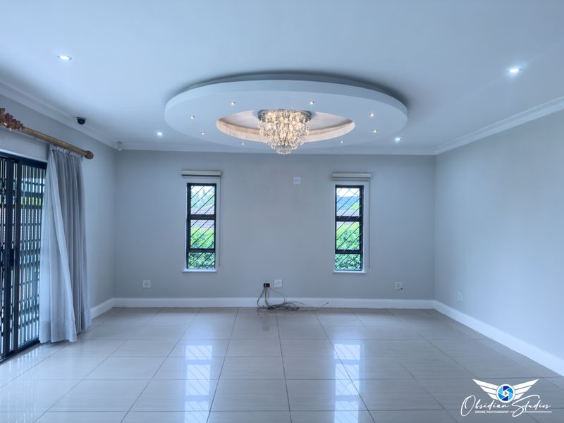 A Refined 5-Bedroom Sanctuary in Prestigious Muswell Hill!!! - Photo 6