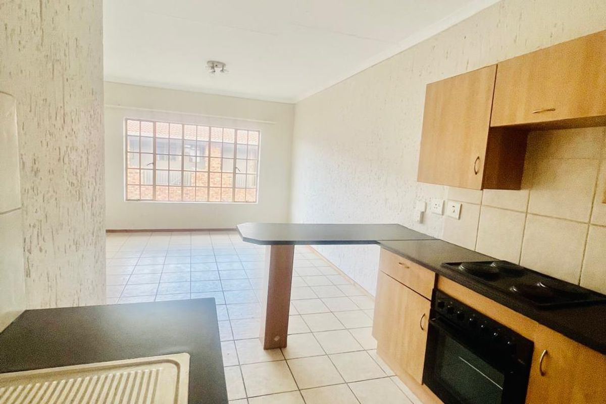 Two bedroom Apartment for sale in Boksburg, Johannesburg - Photo 3