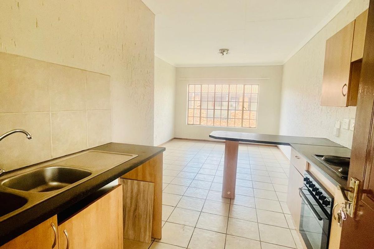 Two bedroom Apartment for sale in Boksburg, Johannesburg - Photo 2