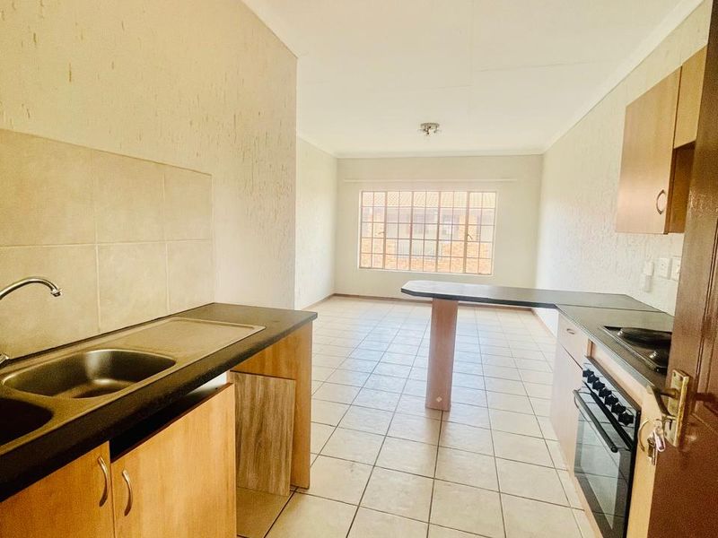 Two bedroom Apartment for sale in Boksburg, Johannesburg - Photo 2