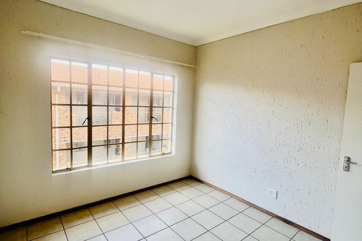 Two bedroom Apartment for sale in Boksburg, Johannesburg - Photo 4