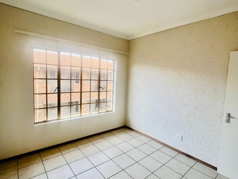 Two bedroom Apartment for sale in Boksburg, Johannesburg - Photo 4