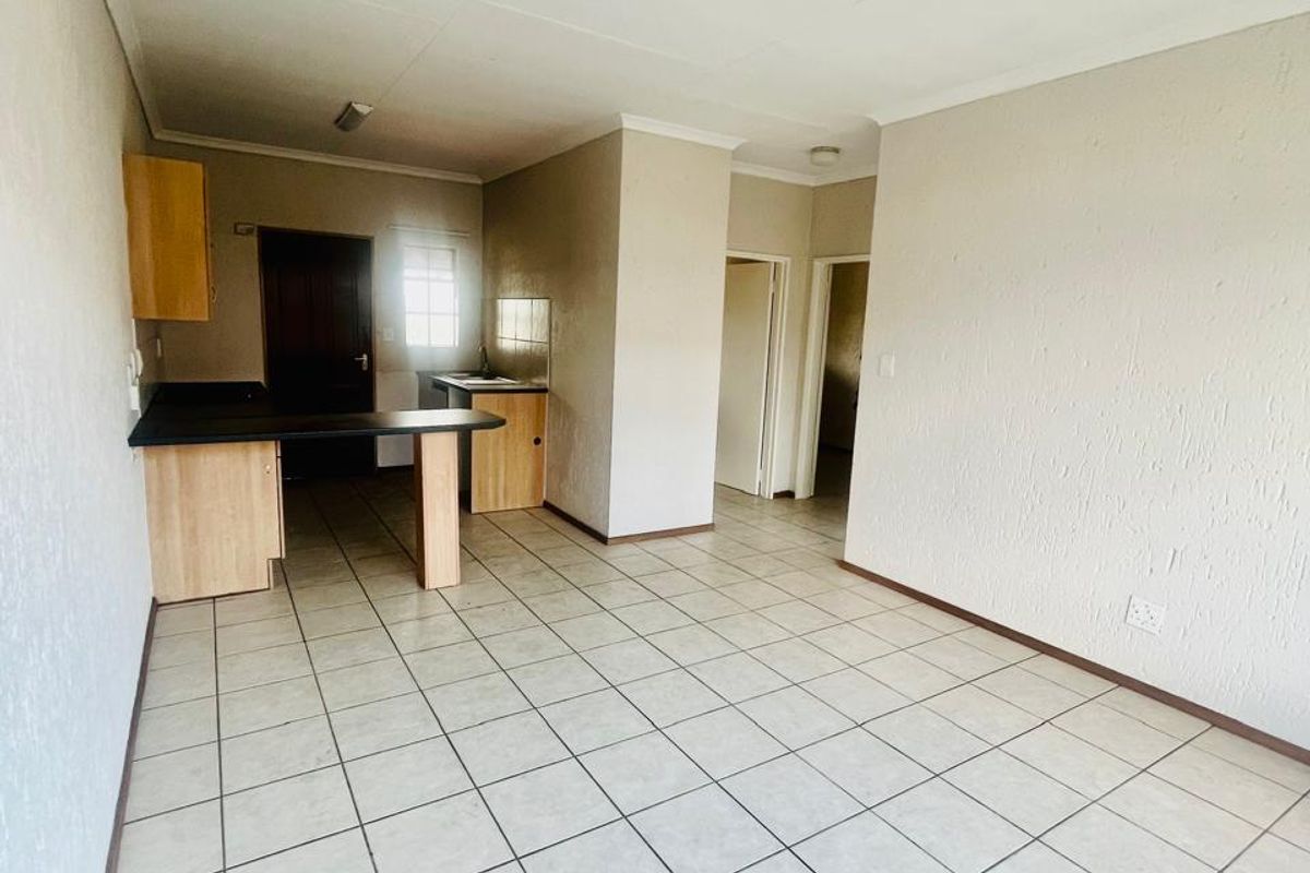 Two bedroom Apartment for sale in Boksburg, Johannesburg - Photo 5