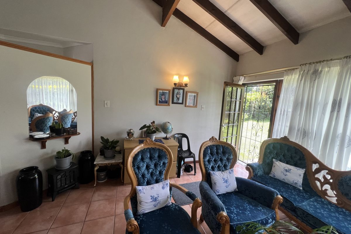 Exquisite 2-Bedroom Sectional Title in Town Bush Valley!!! - Photo 5