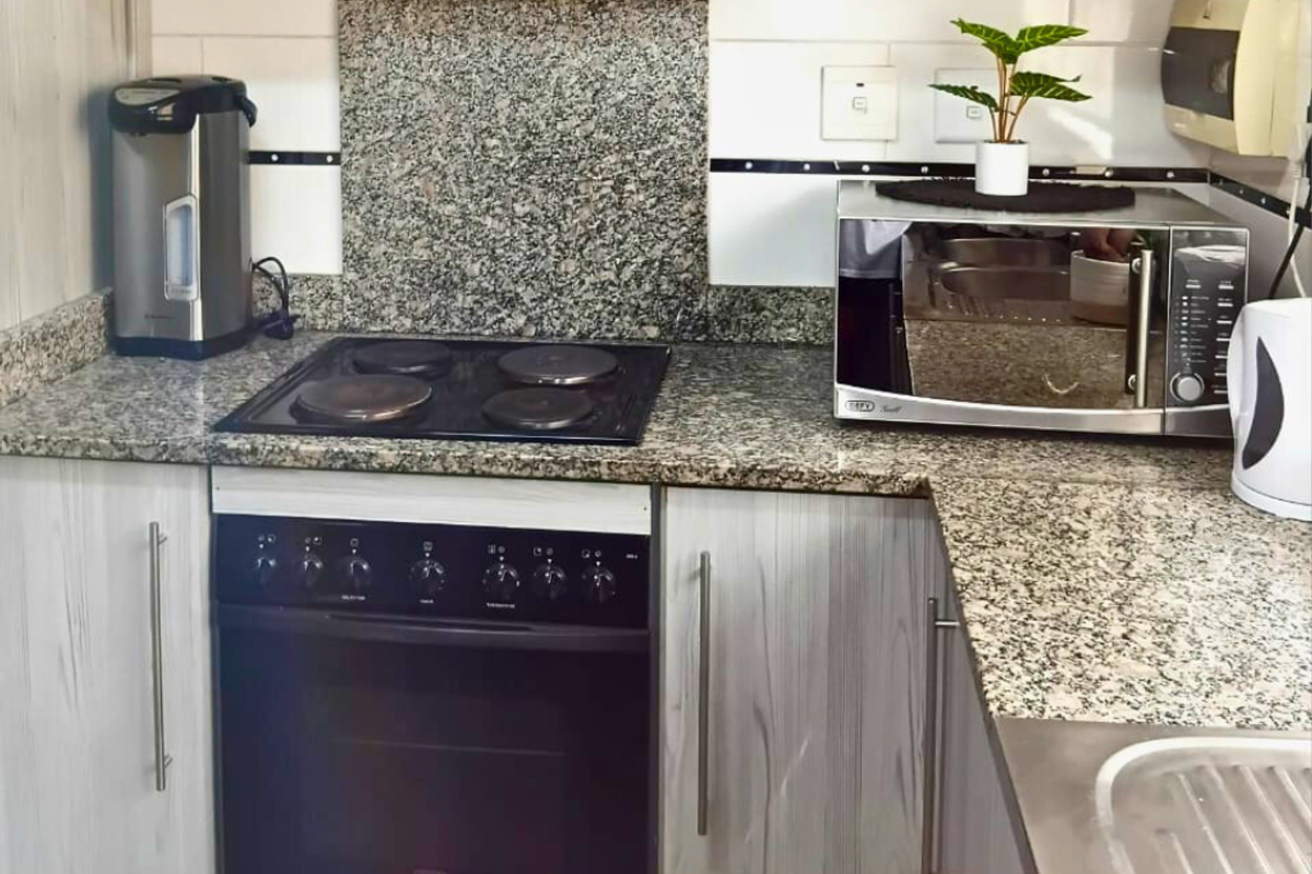 Charming 3-bedroom home for sale in Croftdene, Chatsworth, perfect for family living! - Photo 4