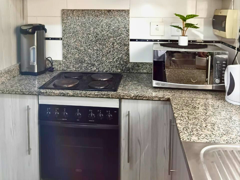 Charming 3-bedroom home for sale in Croftdene, Chatsworth, perfect for family living! - Photo 4