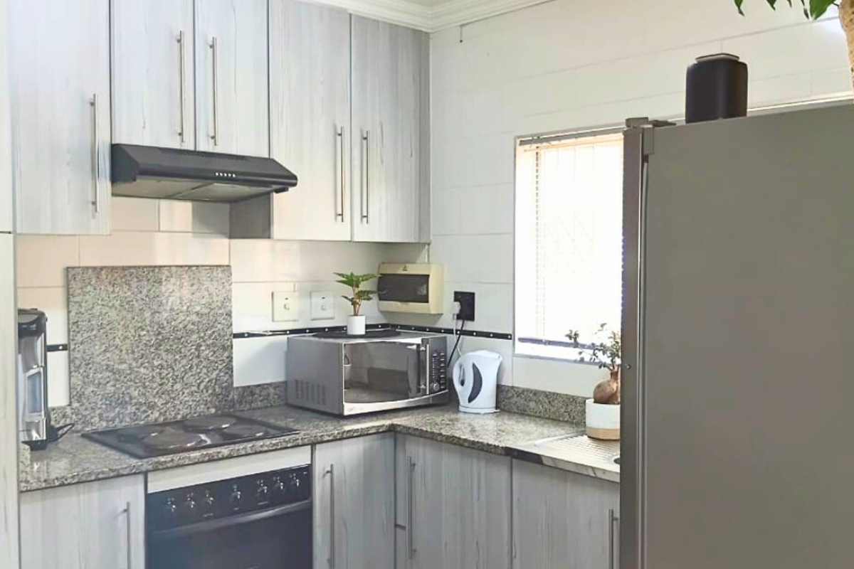 Charming 3-bedroom home for sale in Croftdene, Chatsworth, perfect for family living! - Photo 2