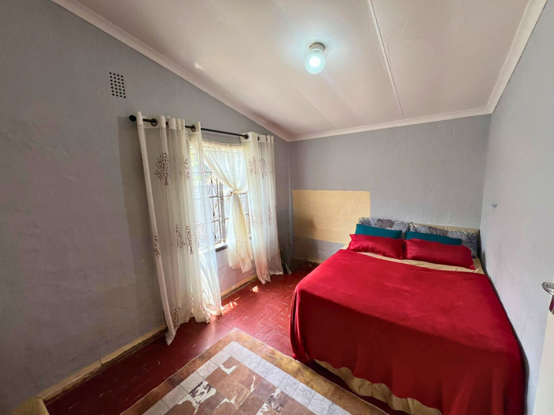 Cozy 2-Bedroom Home in Bombay Heights, Great Price, Great Potential!!! - Photo 8