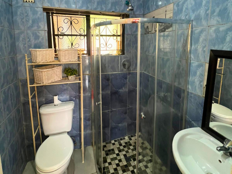 Cozy 2-Bedroom Home in Bombay Heights, Great Price, Great Potential!!! - Photo 5