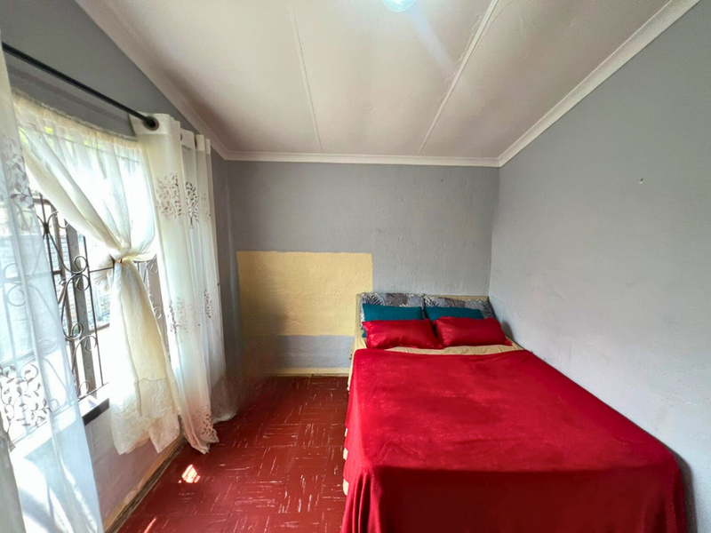 Cozy 2-Bedroom Home in Bombay Heights, Great Price, Great Potential!!! - Photo 7