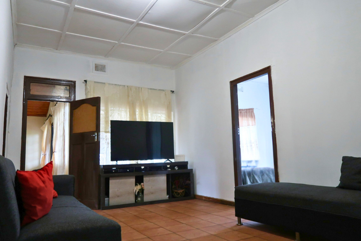 PRIME FREEHOLD PROPERTY IN ALBERT FALLS WITH EXCEPTIONAL POTENTIAL!!! - Photo 4