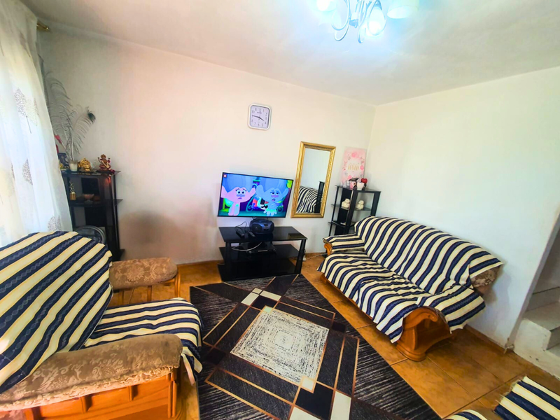 Spacious & Secure three bedroom duplex in the heart of Bombay Heights!!! - Photo 5