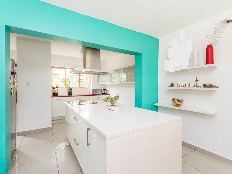 Immaculate 3 Bedroom 2.5 bathroom house for sale in Kyalami Hills, Midrand - Photo 4