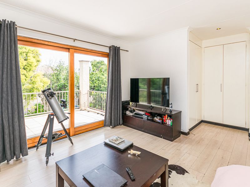 Immaculate 3 Bedroom 2.5 bathroom house for sale in Kyalami Hills, Midrand - Photo 10