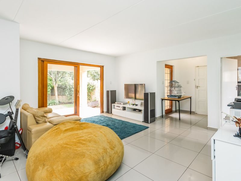 Immaculate 3 Bedroom 2.5 bathroom house for sale in Kyalami Hills, Midrand - Photo 7