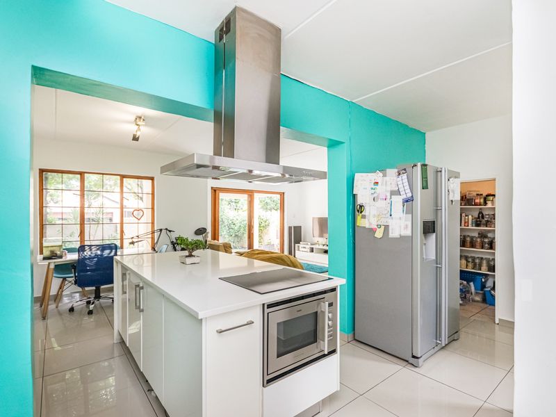 Immaculate 3 Bedroom 2.5 bathroom house for sale in Kyalami Hills, Midrand - Photo 6