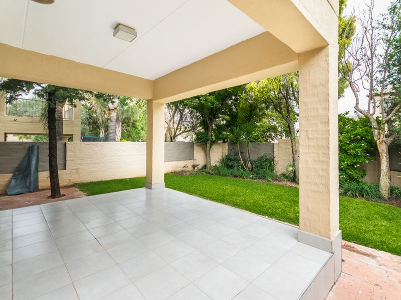 Immaculate 3 Bedroom 2.5 bathroom house for sale in Kyalami Hills, Midrand - Photo 8