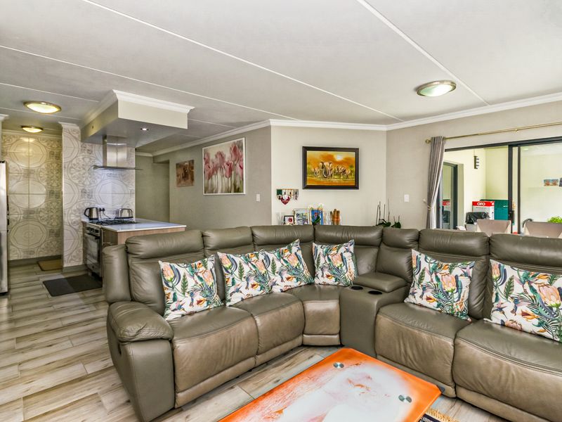 Luxurious 3 bedroom Garden unit for sale in Carlswald Estate, Midrand - Photo 9