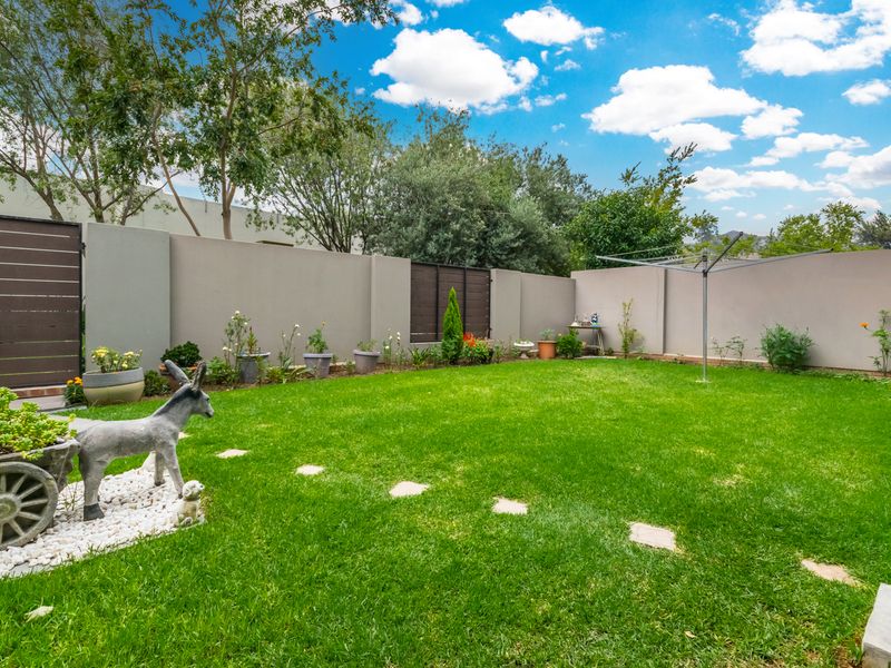 Luxurious 3 bedroom Garden unit for sale in Carlswald Estate, Midrand - Photo 5