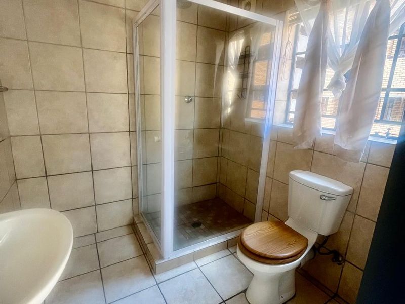 One Bedroom Apartment for Sale in Ferndale, Randburg - Photo 10