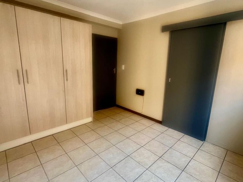 One Bedroom Apartment for Sale in Ferndale, Randburg - Photo 9