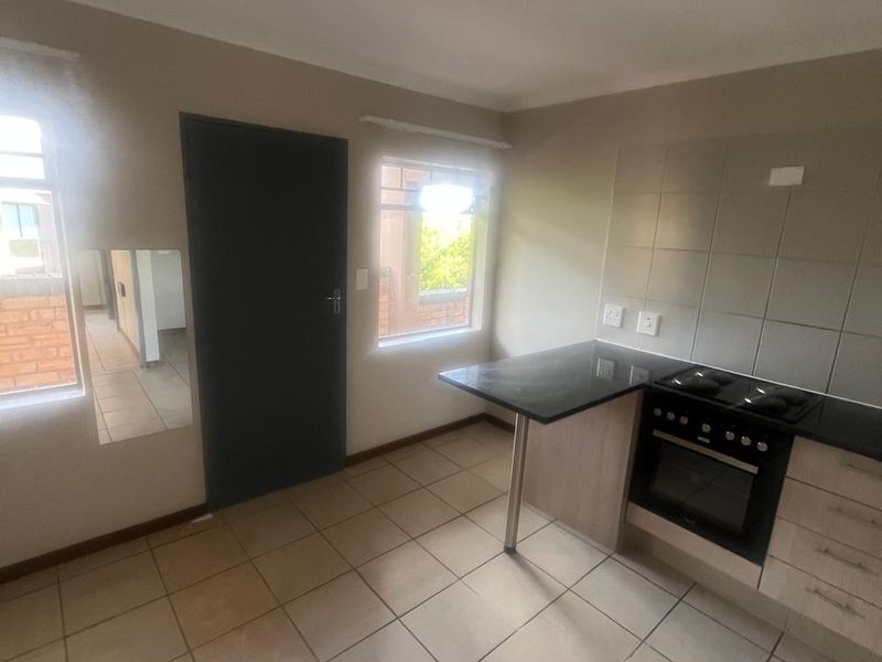 One Bedroom Apartment for Sale in Ferndale, Randburg - Photo 7