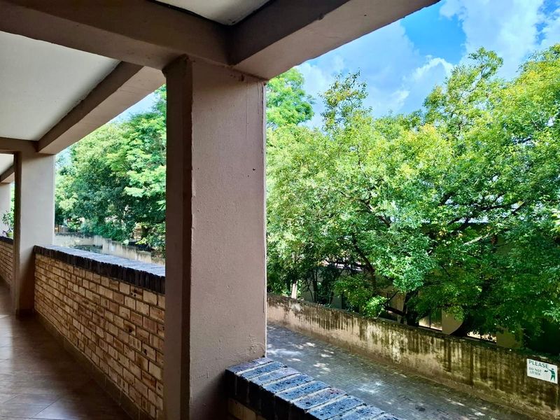 One Bedroom Apartment for Sale in Ferndale, Randburg - Photo 5