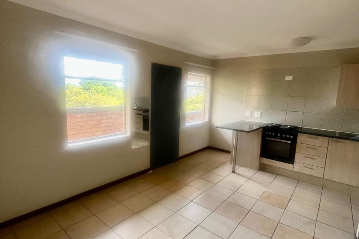 One Bedroom Apartment for Sale in Ferndale, Randburg - Photo 2