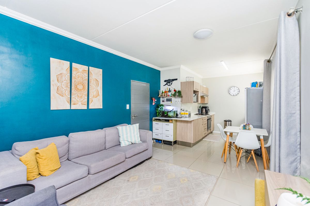 Luxurious 2 bedroom 2 bathroom Apartment for sale in Halfway Gardens, Midrand - Photo 2