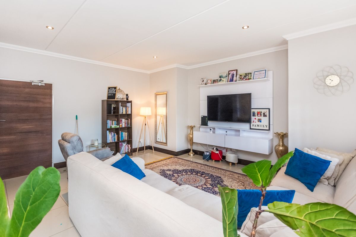 Immaculate 3 bedroom home for sale in Crowthorne, Midrand - Photo 5