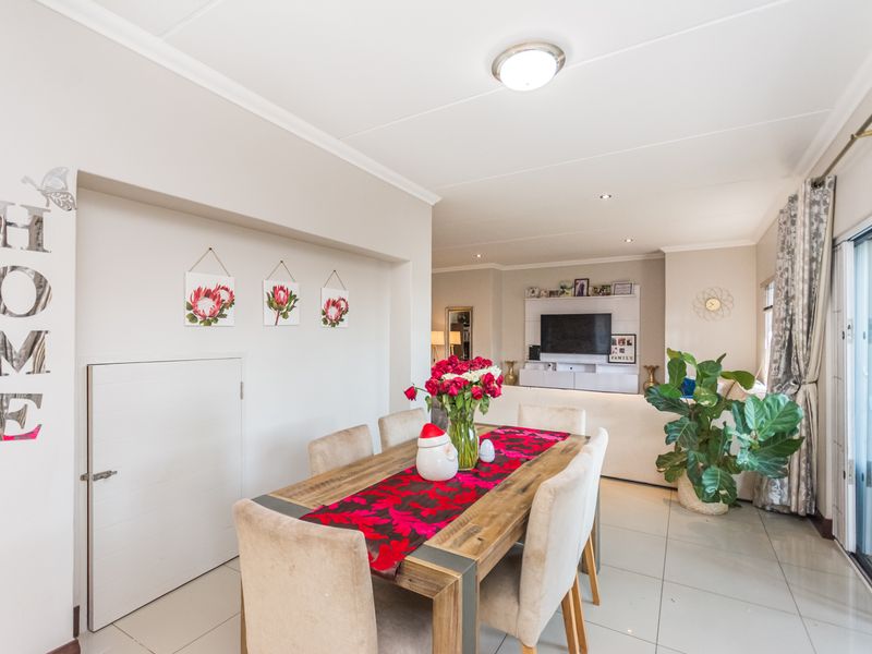 Immaculate 3 bedroom home for sale in Crowthorne, Midrand - Photo 9