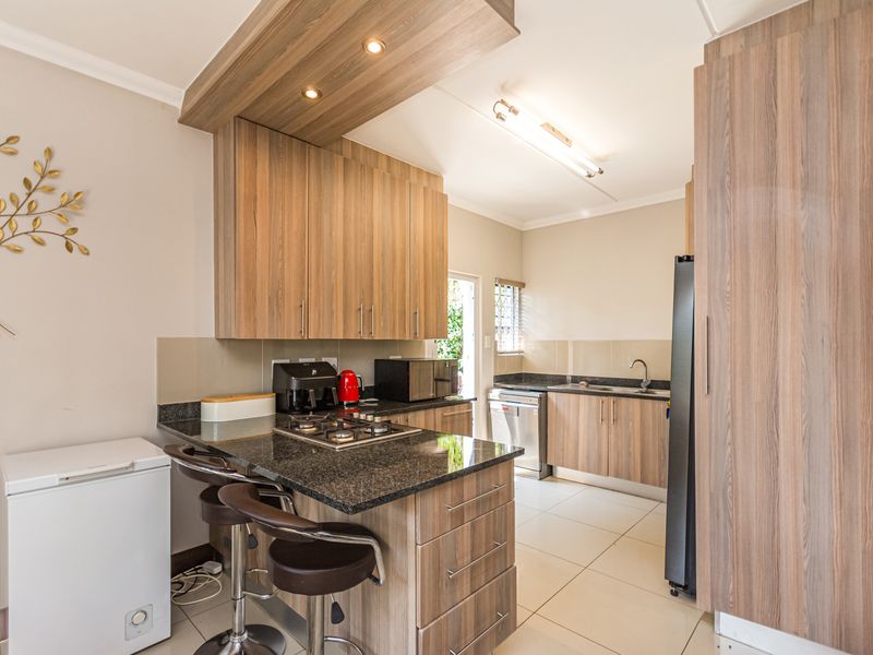 Immaculate 3 bedroom home for sale in Crowthorne, Midrand - Photo 8