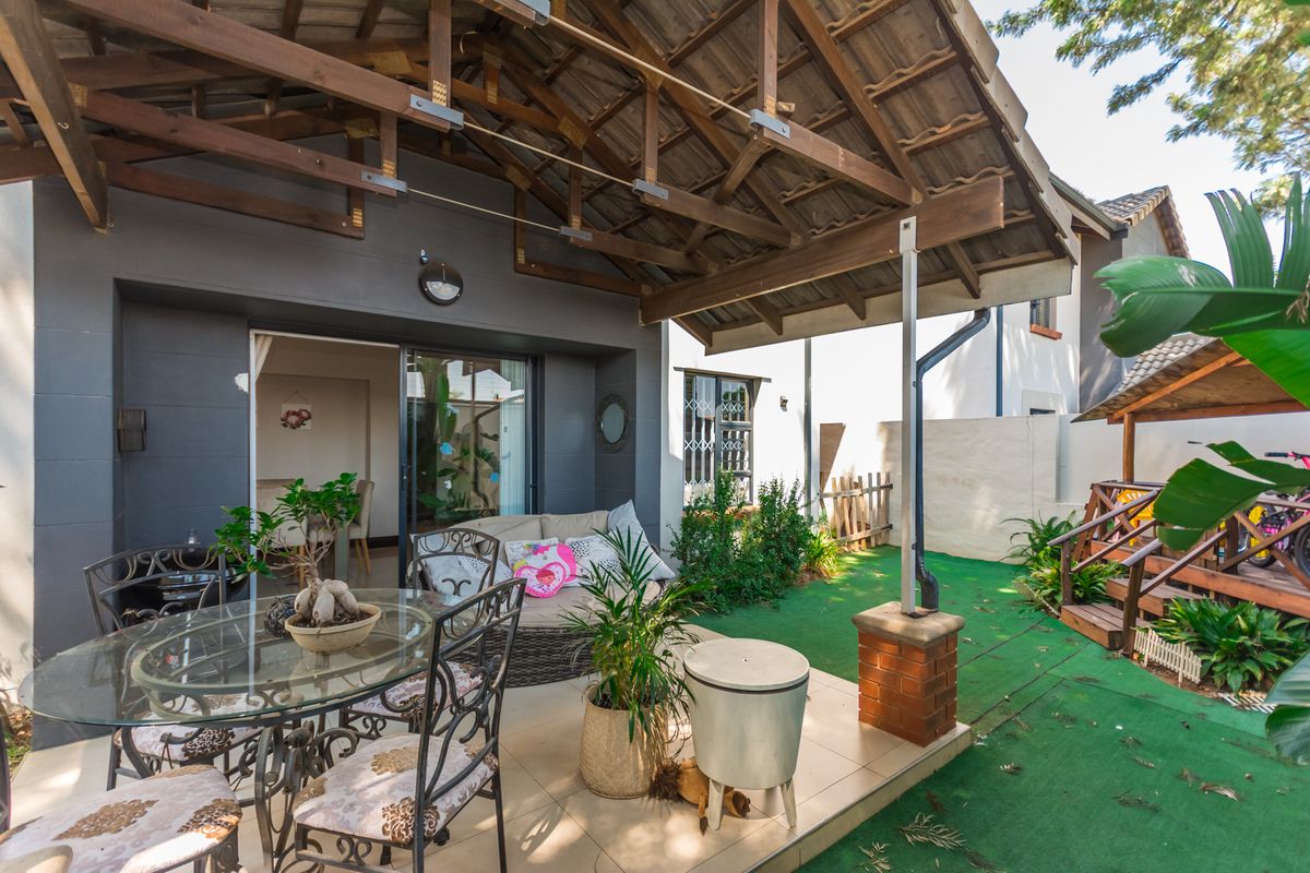 Immaculate 3 bedroom home for sale in Crowthorne, Midrand - Photo 2