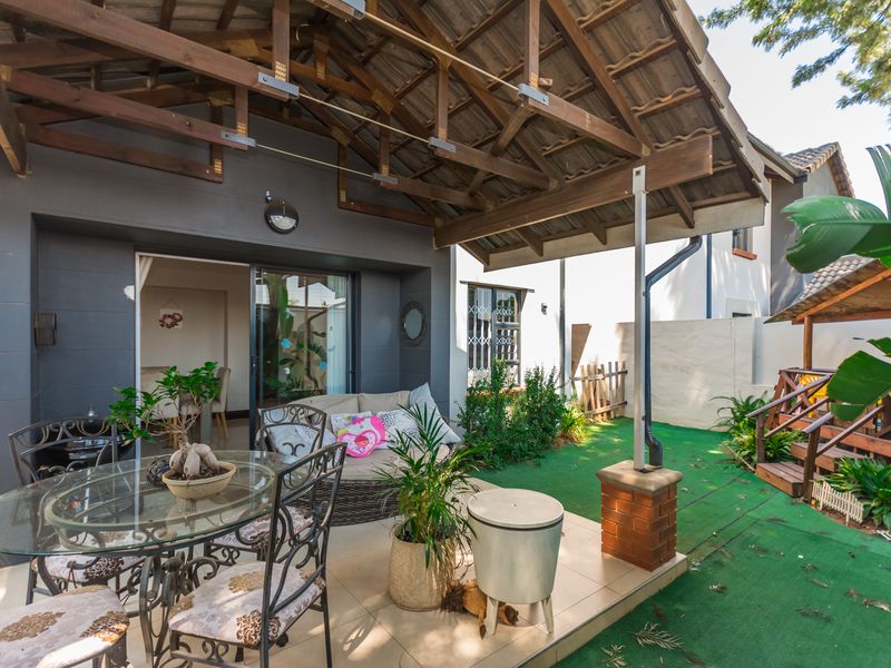 Immaculate 3 bedroom home for sale in Crowthorne, Midrand - Photo 2