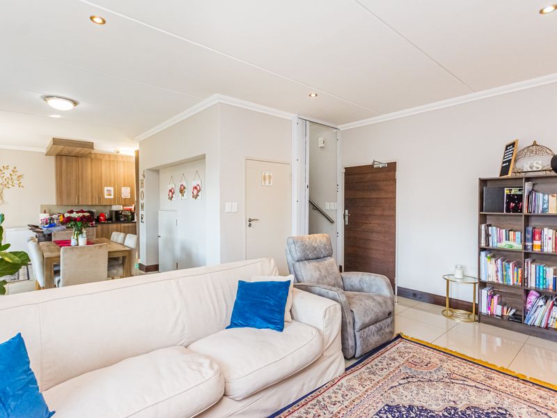 Immaculate 3 bedroom home for sale in Crowthorne, Midrand - Photo 6