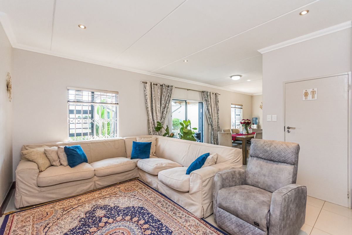 Immaculate 3 bedroom home for sale in Crowthorne, Midrand - Photo 4